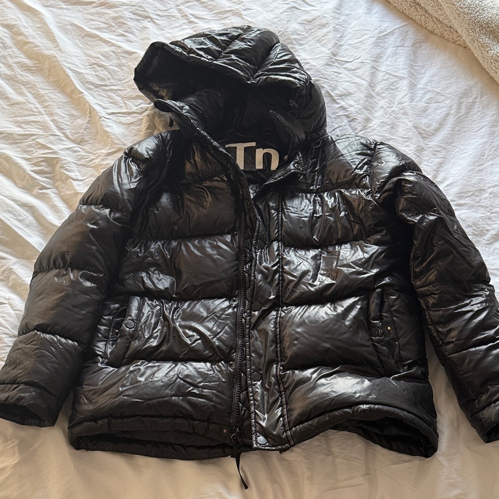 Aritzia superpuff jacket in black, size small
